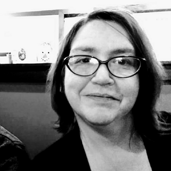 Meet your Posher, Heather - Picture 1 of 1